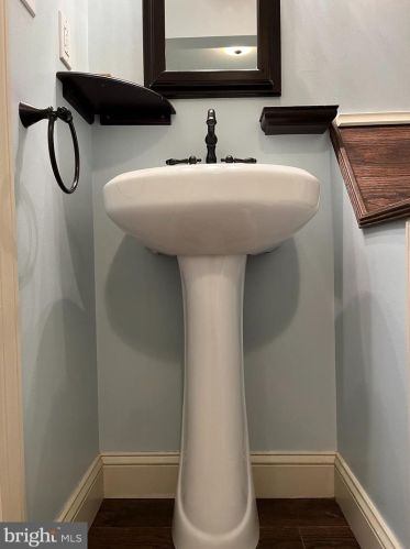 56 Mandl St, Trenton NJ  08619-3604 exterior