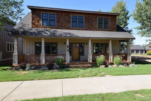 688 St Helens Ave, Black Butte Ranch OR  97759-1440 exterior