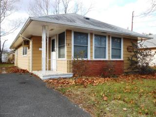 8 Berkshire Ct, Toms River NJ  08753-1619 exterior