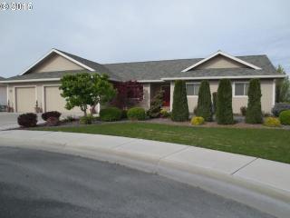 1000 19th Ct, Hermiston, OR 97838-6868