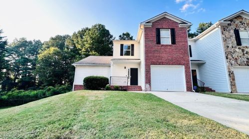 2947 Stonecrest Ln, Lithonia, GA 30038-2472