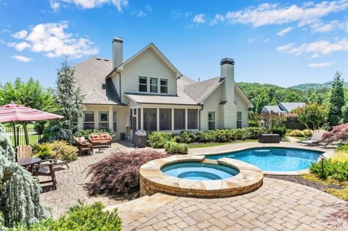 1457 Kings Park Dr, Kennesaw, GA 30152-4827