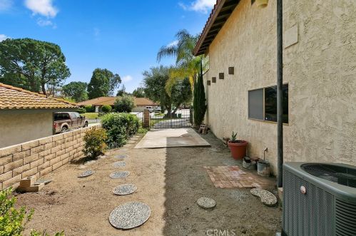 16350 Rancho Escondido Dr, Riverside CA  92506-5816 exterior