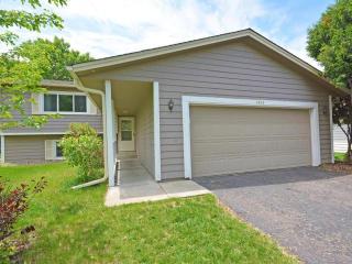 1868 Deer Hills Trl, Saint Paul, MN 55122-2251