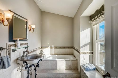 1048 Parkview Dr, Fort Collins CO  80525-2873 exterior