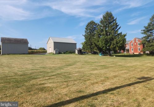 750 Summit Dr, Lancaster PA  17601-1152 exterior