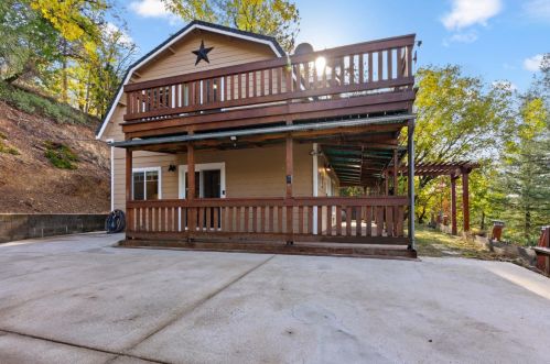 13121 Mulberry Ln, Grass Valley, CA 95945-9645