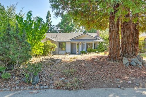 145 Cerrito Dr, Folsom, CA 95630-2210