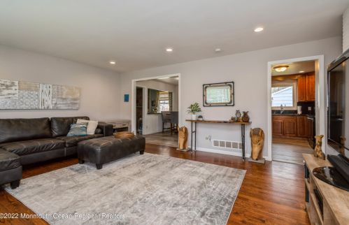 422 Millstream Rd, Upper Freehold Township, NJ 08514-2412