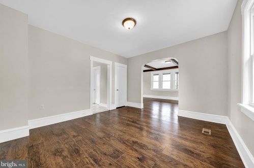 26 Crescent Blvd, Camden NJ  08108-1042 exterior