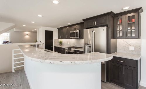 109 Las Palmas St, Oxnard, CA 93035-4332