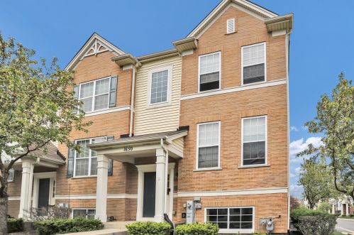 1650 Dogwood Ln, Hanover Park, IL 60133-3959