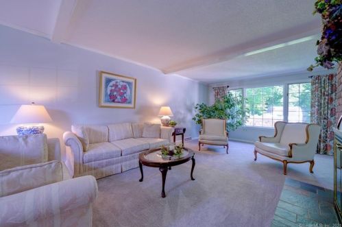 30 Spicewood Ln, Kensington, CT 06037-2816