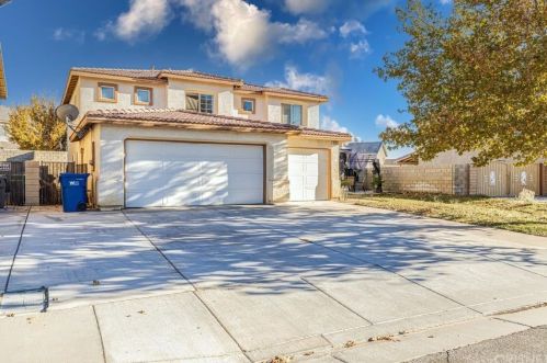 45302 Robinson Dr, Lancaster, CA 93535-2424