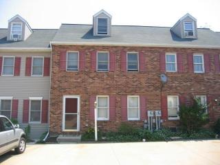215 Heatherwood Dr, Ephrata PA  17522-2655 exterior