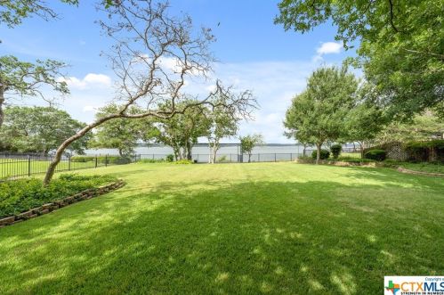 908 Cres Dr, Morgans Point TX 76513-6722 exterior