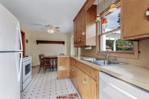 1027 Idaho Ave, Saint Paul MN  55117-3352 exterior