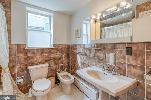 2434 10th St, Philadelphia PA 19133-1603 exterior