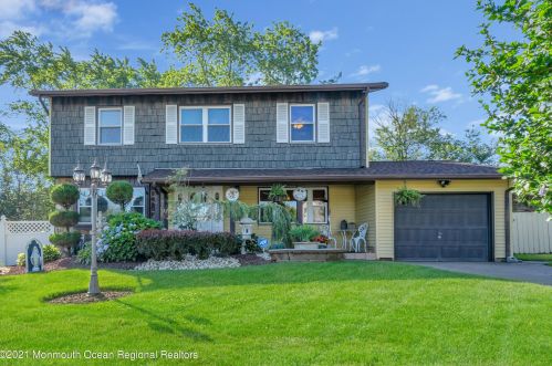 15 Wyoming Dr, Jackson Twp, NJ 08527-1547