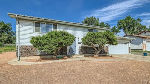 9 Meadowbrook Dr, Pueblo, CO 81001-2046