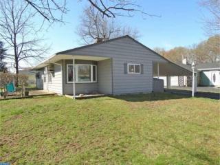 6 Swan Ln, Levittown, PA 19055-2224