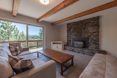 11553 Ridge Rd, Truckee CA  96161-4920 exterior
