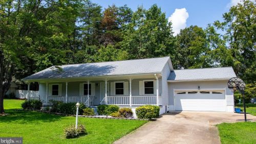 4150 Pineyridge Ln, Woodbridge, VA 22193-1841