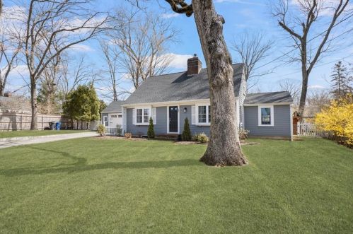 10 Dutch Ct, Warwick, RI 02888-5702