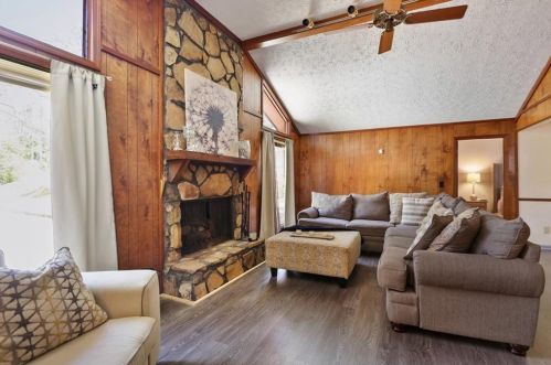 3466 Village Glen Ct, Lithonia, GA 30039-4657