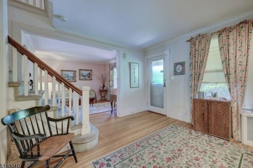 77 Hillcrest Rd, Maplewood NJ  07040-1605 exterior