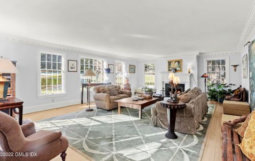 345 Round Hill Rd, Greenwich CT  06831-3303 exterior