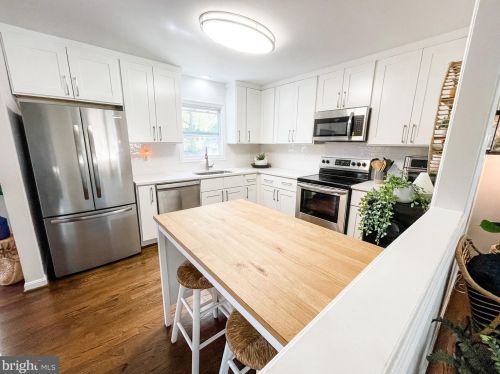 733 Stinchcomb Rd, Severna Park MD  21146-4223 exterior