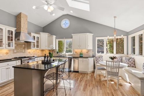 57 Midrocks Dr, Norwalk, CT 06851-1623