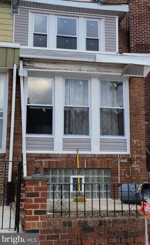 6745 17th St, Philadelphia, PA 19126-2736