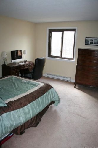 11 King Arthur Dr, Niantic CT  06357-1207 exterior