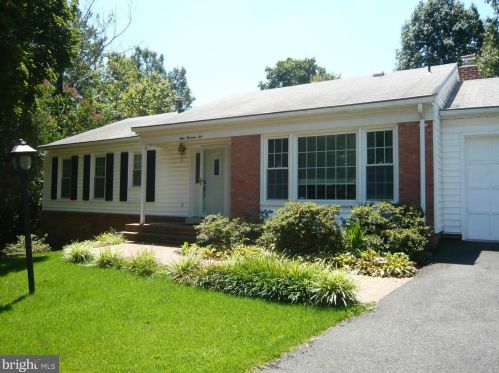 8006 Lady Lewis Ct, Springfield, VA 22153-2702