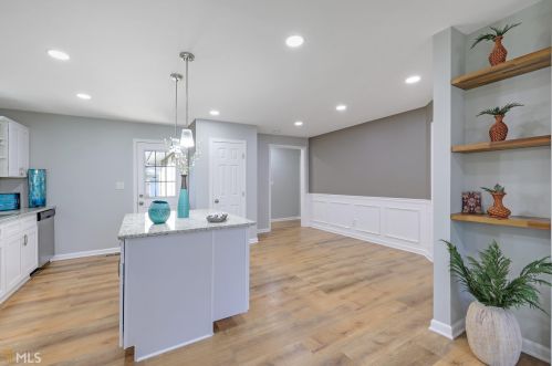 976 Pinehurst Dr, Smyrna GA  30080-4225 exterior