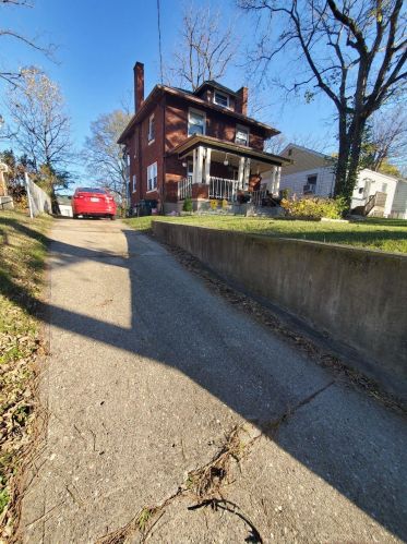 5828 Argus Rd, Cincinnati, OH 45224-3204