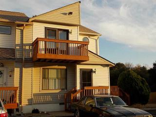 517 Ocean View Ave, Norfolk, VA 23503-1703