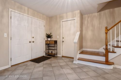 1142 Stratford Rd, Bannockburn, IL 60015-2823