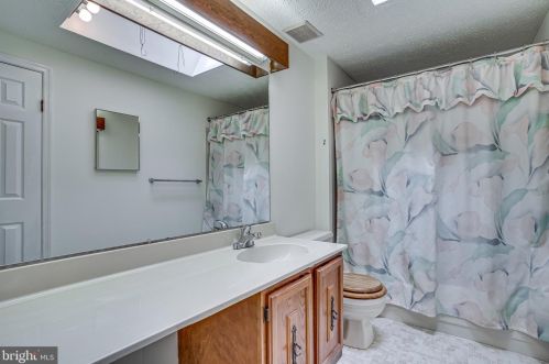 6315 Falling Brk Dr, Springfield VA  22015-4033 exterior