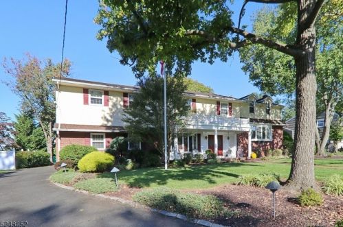 2261 Old Farm Rd, Scotch Plains, NJ 07076-2113