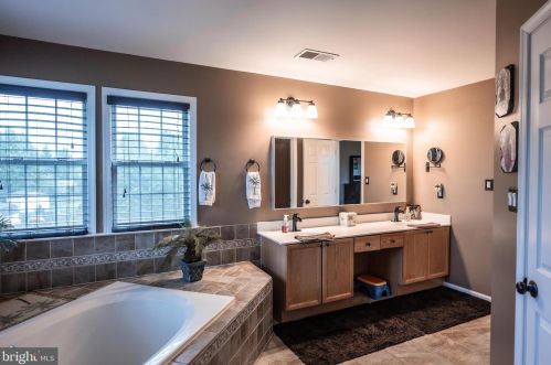 125 Gap Vw Blvd, Harpers Ferry WV 25425-3003 exterior