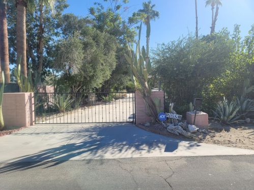 2088 Barona Rd, Palm Springs, CA 92264-4856