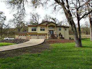815 Braunda Dr, Roseburg, OR 97471-9286
