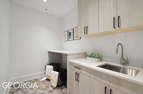 454 Beverly Rd, Atlanta GA  30309-2731 exterior