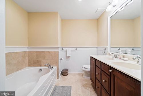 8916 Ct Way, Silver Spring MD 20910-2276 exterior