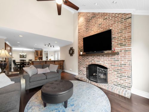 1103 Windsor Dr, Arlington Hts IL  60004-5035 exterior