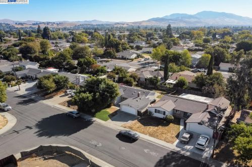 1416 Sunshine Dr, Concord CA  94520-4069 exterior