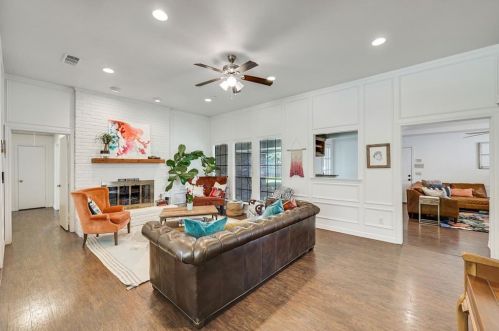 2614 Timberleaf Dr, Carrollton TX 75006-2040 exterior